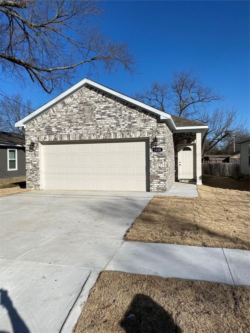 1220 Jones St, Greenville, TX, 75401-4821 | Card Image