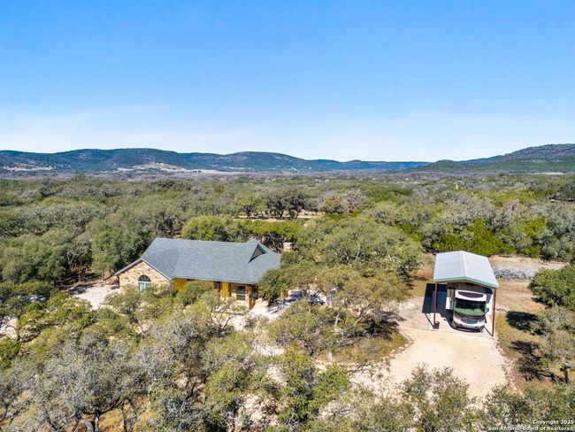 381 Camino Primero, House other with 3 bedrooms, 2 bathrooms and null parking in Leakey TX | Image 53