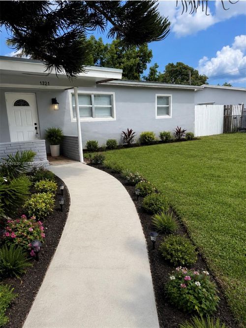 1321 Ne 212th Ter, Miami, FL, 33179 | Card Image