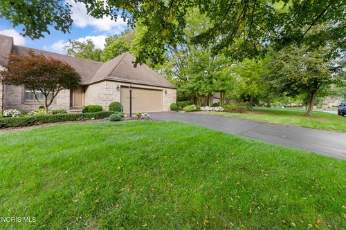 17 Walnut Creek Dr, Holland, OH, 43528-9464 | Card Image