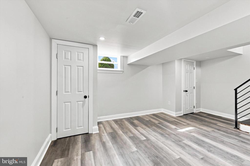 Residential in SHARON HILL 5