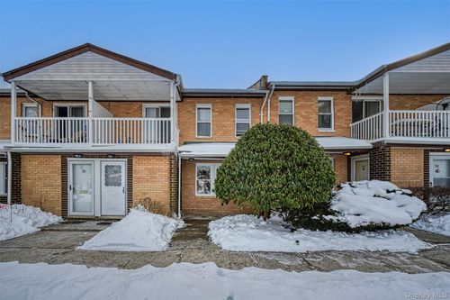 96 Artist Lake Dr, Middle Island, NY, 11953-2309 | Card Image