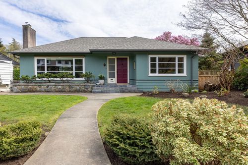 106 College Crt, New Westminster, BC, V3L1K9 | Card Image