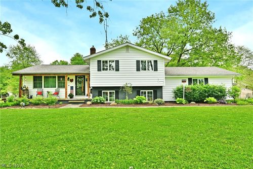 7198 Oak Hill Dr, West Farmington, OH, 44491-8708 | Card Image