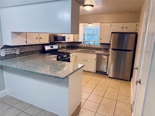 4-501 Waco St, Conroe, TX, 77301-2301 | Card Image
