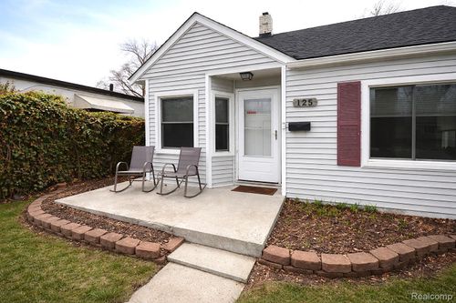 125 E 13 Mile Rd, Royal Oak, MI, 48073-2640 | Card Image