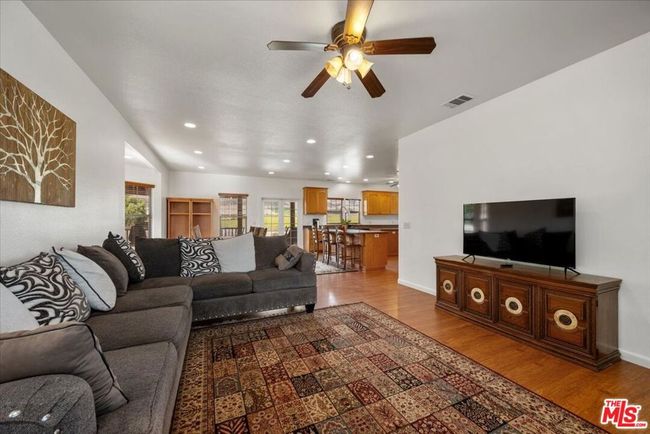 Living Room | Image 10