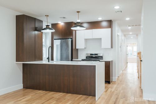 90 Hollywood Ave, East Orange, NJ, 07018-4143 | Card Image