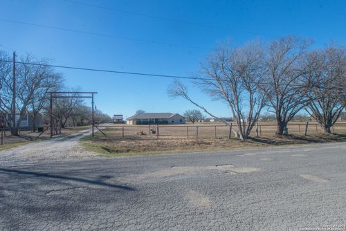 430 County Road 683, Lytle, TX, 78052-4510 | Card Image