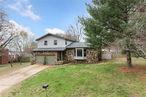 35 Hawthorne Dr, Harrison, AR, 72601-2301 | Card Image