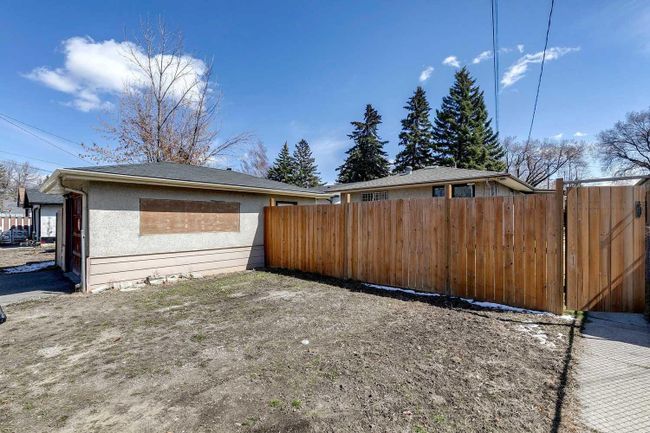 2405 Pinewood Drive Se, Home with 5 bedrooms, 2 bathrooms and 3 parking in Calgary AB | Image 40