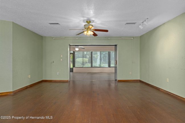 LIVING ROOM | Image 7