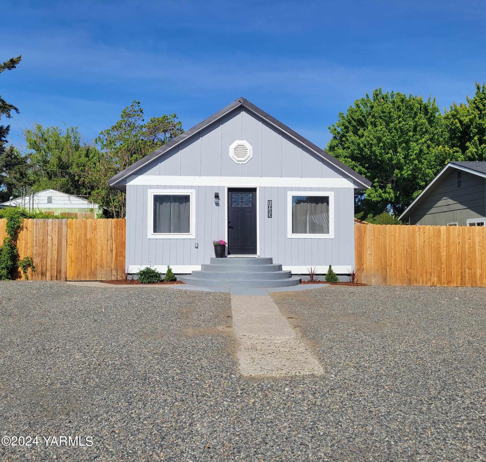 Alice St, Prosser, WA 99350