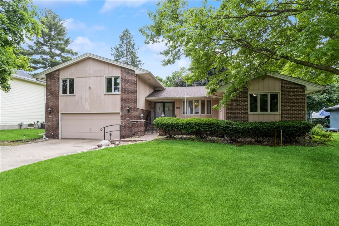 Aspen Dr, West Des Moines, IA 50265