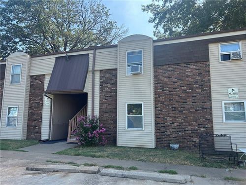apt-a-205 Grant St, Coffeyville, KS, 67337-3855 | Card Image