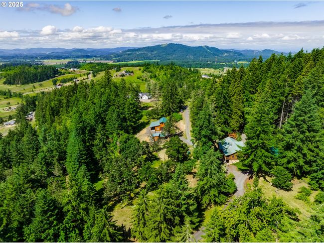 86561 R R Baker Rd, House other with 3 bedrooms, 3 bathrooms and 2 parking in Springfield OR | Image 18
