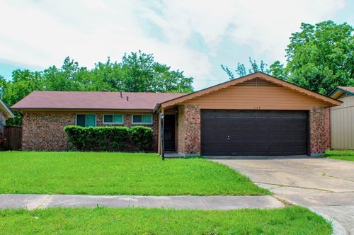 729 Blueberry Ln, Grand Prairie, TX, 75052-5007 | Card Image