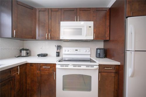 2c-500 Ne 26th St, Miami, FL, 33137-4703 | Card Image