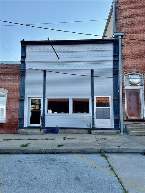 106 W Benton St, Windsor, MO, 65360-1166 | Card Image