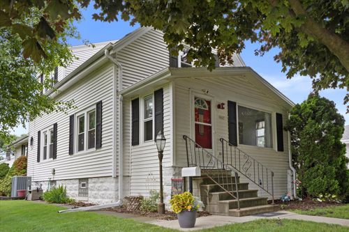 8627 W Arthur Ave, WEST ALLIS, WI, 53227-2518 | Card Image