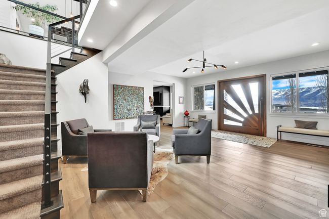A modern space to welcome guest. | Image 12