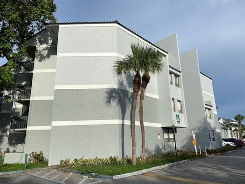 apt-204-2000 N Congress Ave, West Palm Beach, FL, 33401-1697 | Card Image