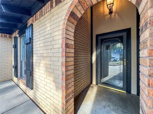 112 Wellington Ln, Moore, OK, 73160-8108 | Card Image