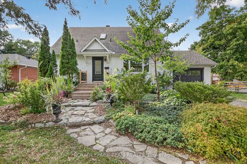 850 Rex Ave, Ottawa, ON, K2A2P7 | Card Image