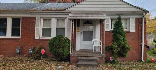 19015 Roscommon St, Harper Woods, MI, 48225-2113 | Card Image