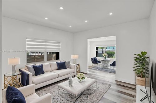 2137 Sw 4th St, Miami, FL, 33135-1813 | Card Image