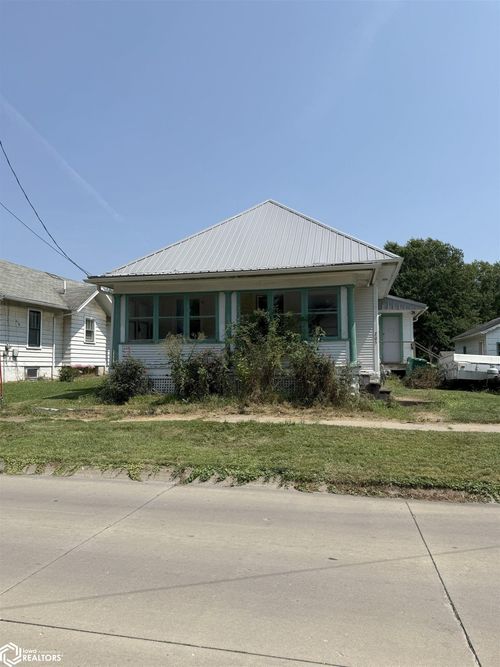 205 S D St, Fairfield, IA, 52556-3137 | Card Image