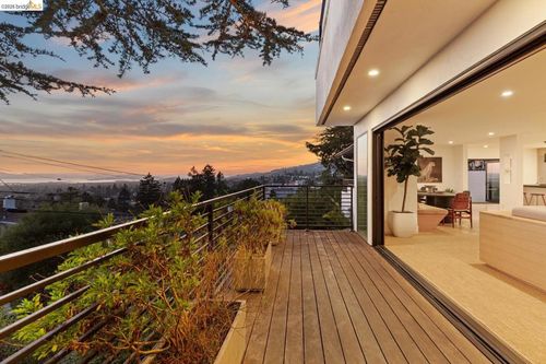 71 Sonia St, Oakland, CA, 94618-2550 | Card Image