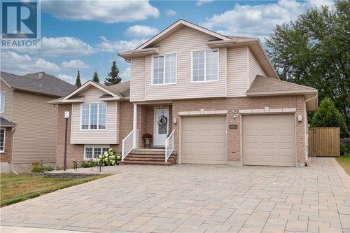 2666 Hummingbird Crt, Val Caron, ON, P3N0A9 | Card Image