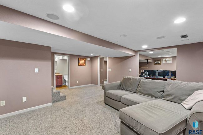 2424 S Main Ave, House other with 4 bedrooms, 3 bathrooms and null parking in Sioux Falls SD | Image 28