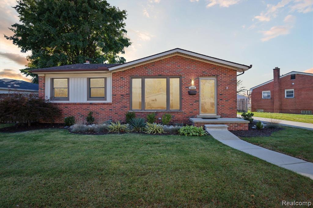 Patton St, Trenton, MI 48183