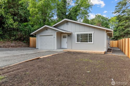 6582 Ne Pear St, Suquamish, WA, 98392-9696 | Card Image