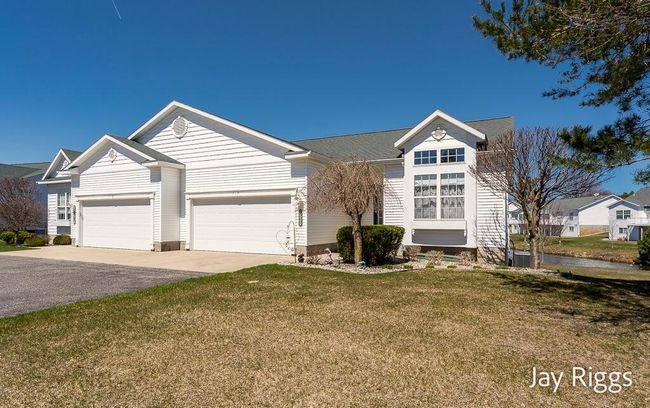 198 - 2520 E East Turning Leaf Way Way, Condo with 3 bedrooms, 3 bathrooms and null parking in Fruitport MI | Image 4