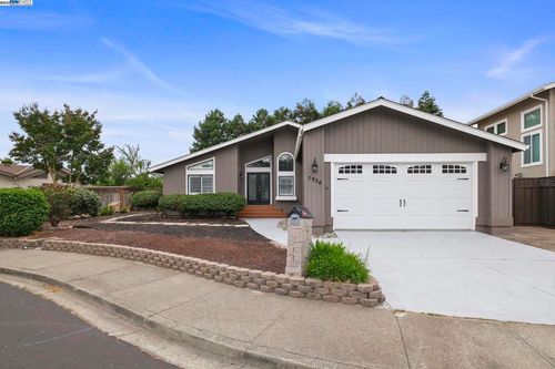 7926 Shannon Ct, Dublin, CA, 94568-1365 | Card Image