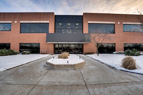 204-4200 Cantera Dr, Warrenville, IL, 60555-3040 | Card Image
