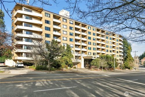 207-4545 Sand Point Way Ne, Seattle, WA, 98105-3947 | Card Image