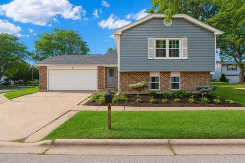 3 Whitehall Ct, Streamwood, IL, 60107-1927 | Card Image