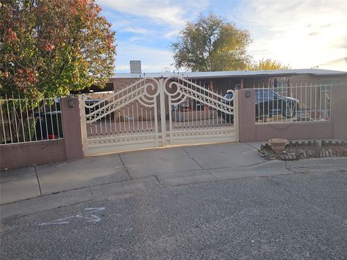 153 Vista Del Norte, Santa Fe, NM, 87507-3019 | Card Image