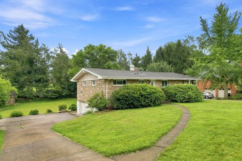 203 Key Garden Dr, Coraopolis, PA, 15108-3231 | Card Image