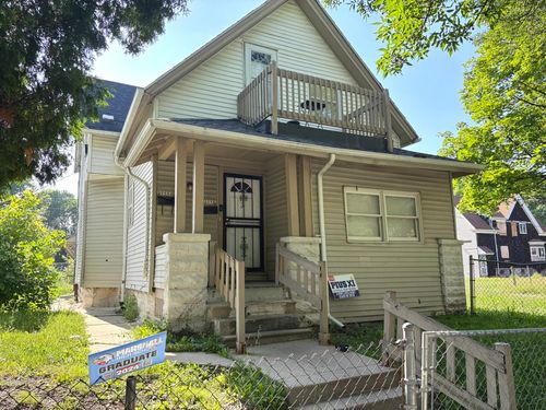 2555 N 16th St, Milwaukee, WI, 53206-2067 | Card Image