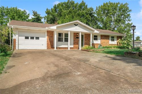111 Lakeshore Dr, Scott City, MO, 63780-1418 | Card Image