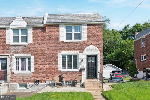 124 S Academy Ave, GLENOLDEN, PA, 19036-1711 | Card Image