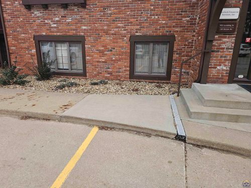 5885 Sw 29th St, Topeka, KS, 66614-2466 | Card Image