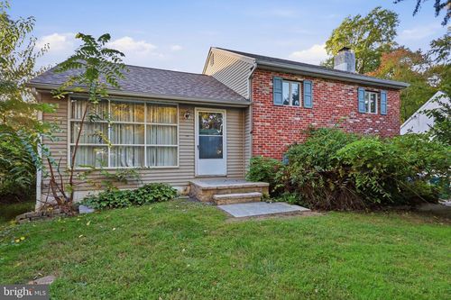 208 N Hawthorne Ave, LANGHORNE, PA, 19047-2042 | Card Image