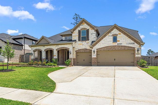 This home is stunning from the minute you pull up! | Image 4