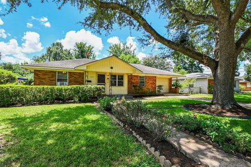 5829 Jackwood St, Houston, TX, 77074-7735 | Card Image